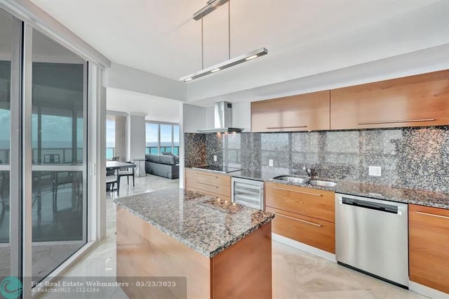 5 of 47 - 101 S Fort Lauderdale Beach Blvd 1405, Fort Lauderdale, FL