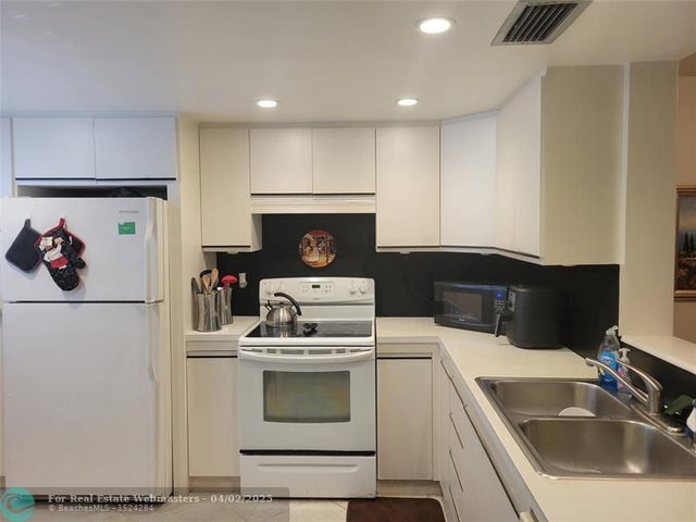 1 of 29 - 3201 Portofino Pt J2, Coconut Creek, FL