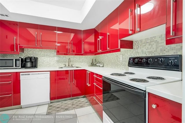 3 of 29 - 3180 S Ocean Dr 517, Hallandale, FL