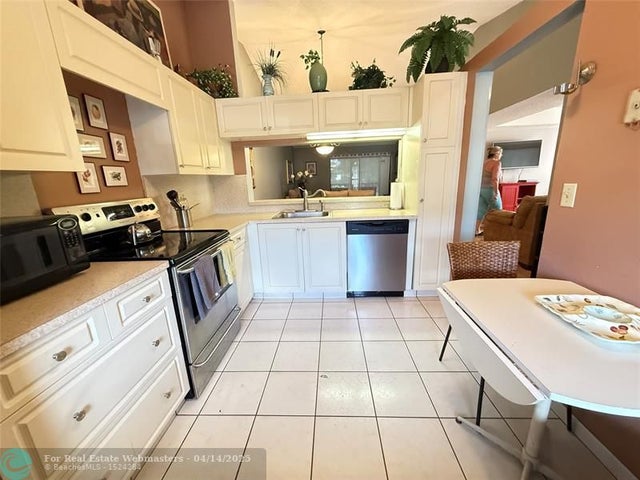 2 of 37 - 7650 Tahiti Ln 206, Lake Worth, FL