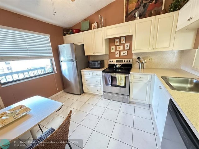 3 of 37 - 7650 Tahiti Ln 206, Lake Worth, FL