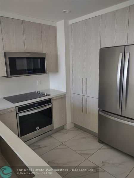 5 of 13 - 2000 Metropica 507, Sunrise, FL