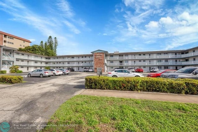 1 of 12 - 1021 Crystal Lake Dr 202, Deerfield Beach, FL