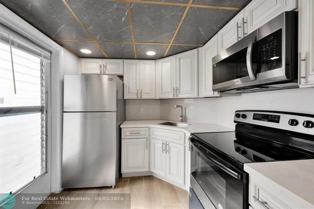 3 of 12 - 1021 Crystal Lake Dr 202, Deerfield Beach, FL