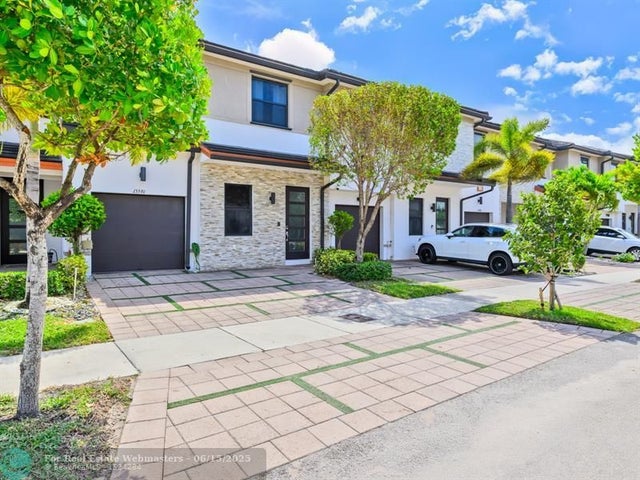 1 of 47 - 15591 Nw 91st Ct, Miami Lakes, FL