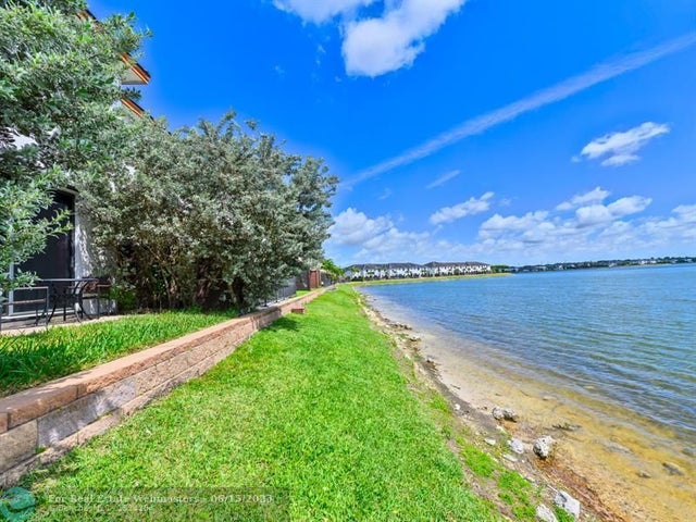 3 of 47 - 15591 Nw 91st Ct, Miami Lakes, FL