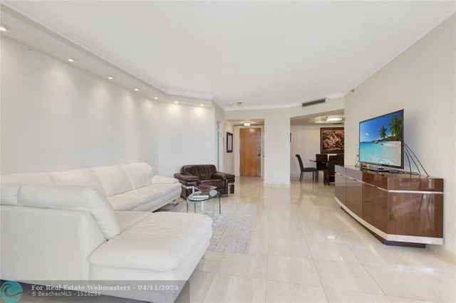 2 of 35 - 20191 E Country Club Dr 510, Miami, FL