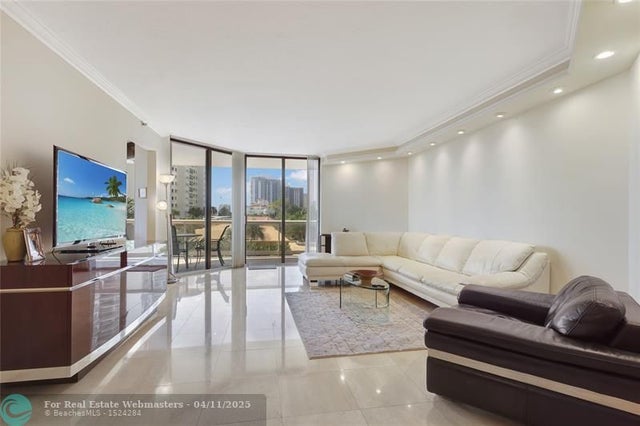 3 of 35 - 20191 E Country Club Dr 510, Miami, FL