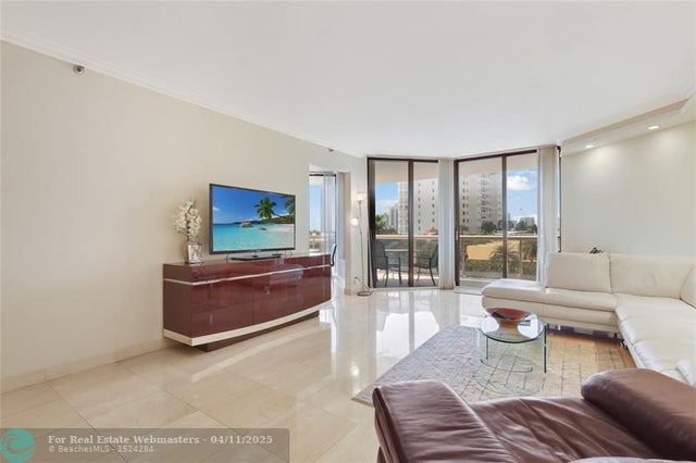 4 of 35 - 20191 E Country Club Dr 510, Miami, FL