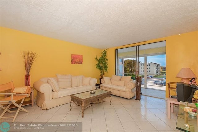 1 of 33 - 2861 Somerset Dr 317, Lauderdale Lakes, FL