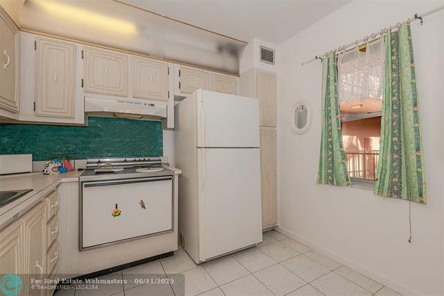 2 of 33 - 2861 Somerset Dr 317, Lauderdale Lakes, FL