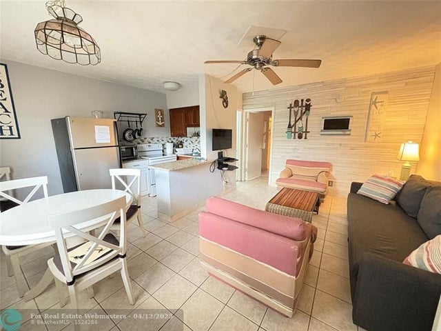 4 of 20 - 120 Ne 20th Ave 2, Deerfield Beach, FL
