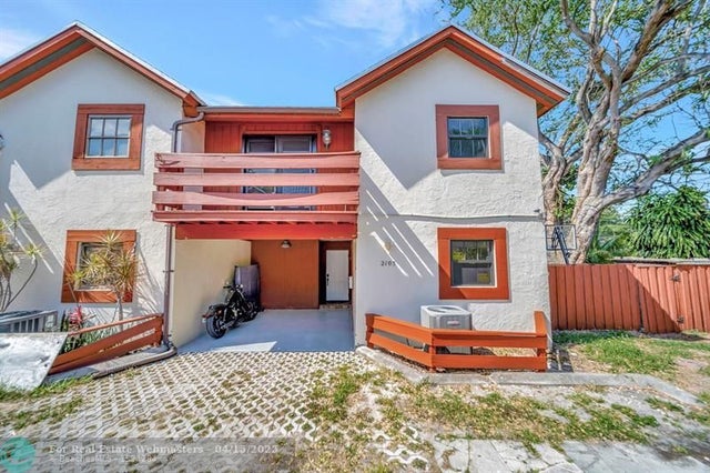 1 of 43 - 2105 N 19th Ave, Hollywood, FL