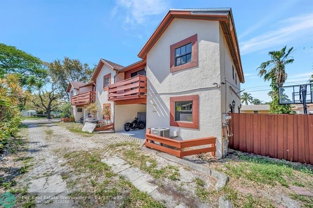 2 of 43 - 2105 N 19th Ave, Hollywood, FL