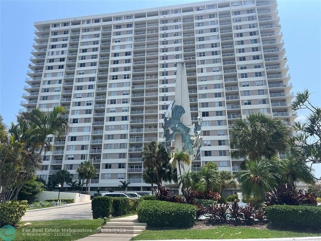 2 of 25 - 300 Bayview Dr 1809, Sunny Isles Beach, FL