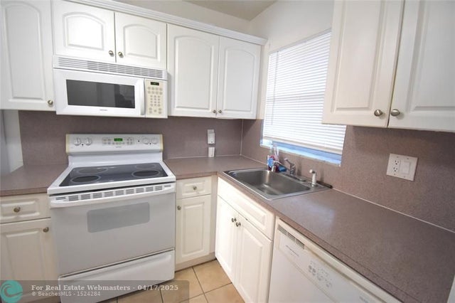 2 of 20 - 3051 Sunrise Lakes Dr 311, Sunrise, FL