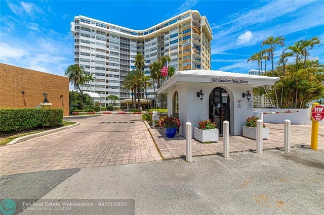 100 Golden Isles Dr 911, Hallandale