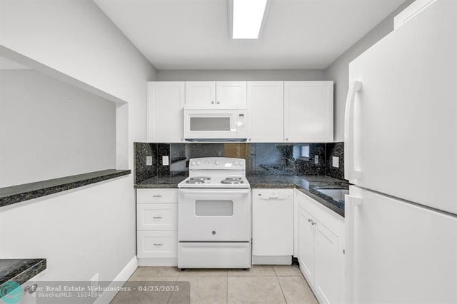 2 of 31 - 3050 Sunrise Lakes Dr 307, Fort Lauderdale, FL