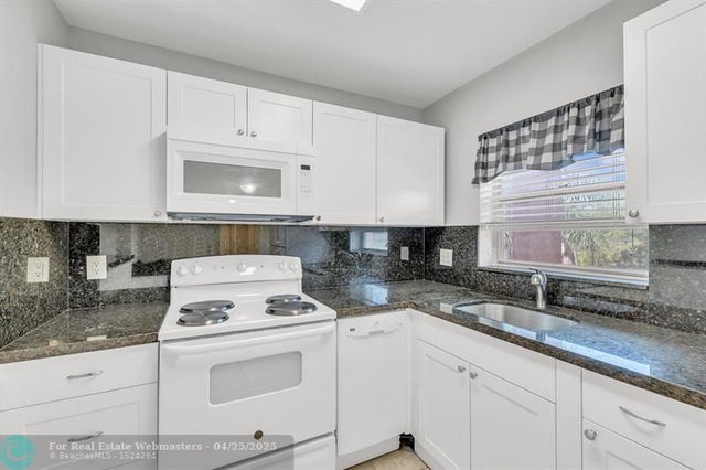3 of 31 - 3050 Sunrise Lakes Dr 307, Fort Lauderdale, FL