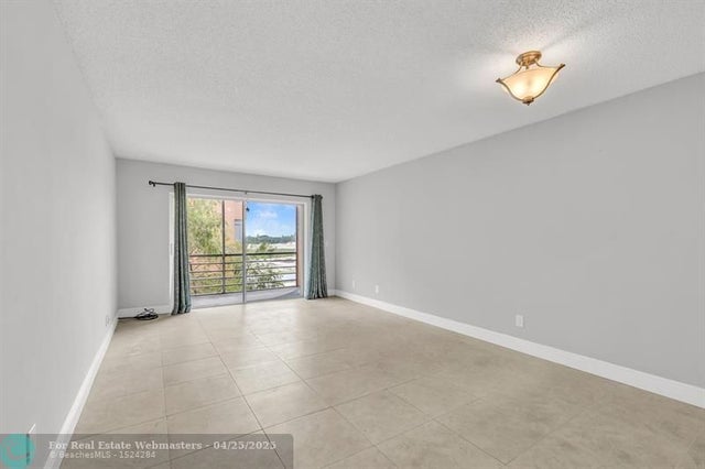 5 of 31 - 3050 Sunrise Lakes Dr 307, Fort Lauderdale, FL