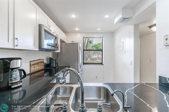 4 of 22 - 10402 Sunrise Lakes Blvd 107, Sunrise, FL