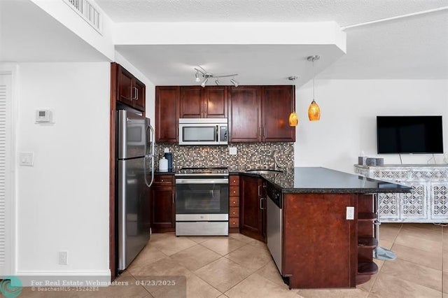 4 of 44 - 2900 Ne 30th St 8e, Fort Lauderdale, FL
