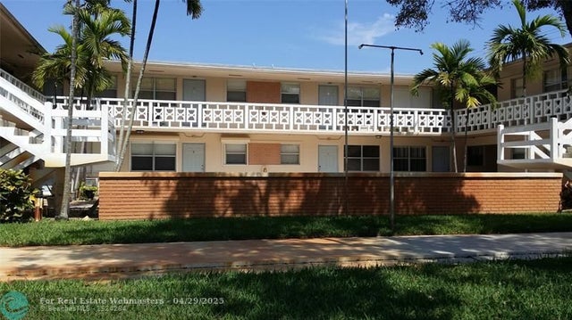 1 of 6 - 3501 Van Buren St 3, Hollywood, FL