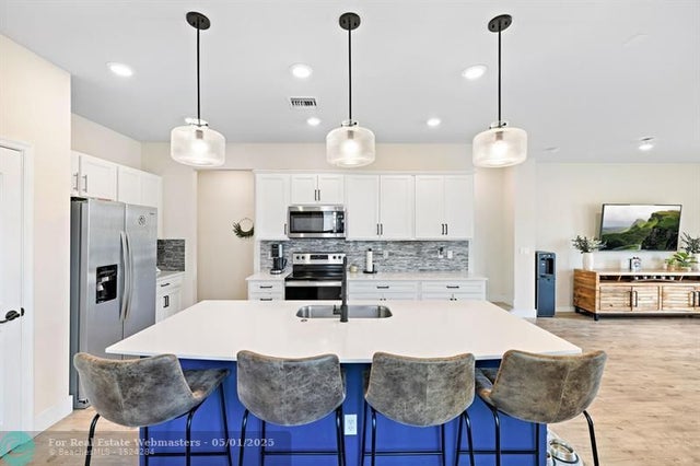 4 of 22 - 2178 Appleton Cir S, Oakland Park, FL