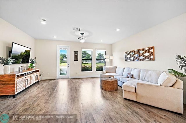 5 of 22 - 2178 Appleton Cir S, Oakland Park, FL