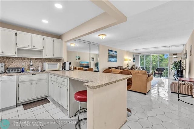 5 of 41 - 4800 Hillcrest Ln 314, Hollywood, FL