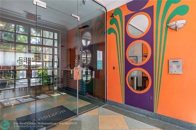 4 of 25 - 530 Ocean Dr 101, Miami Beach, FL