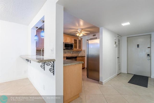 4 of 32 - 2318 S Cypress Bend Dr 122, Pompano Beach, FL