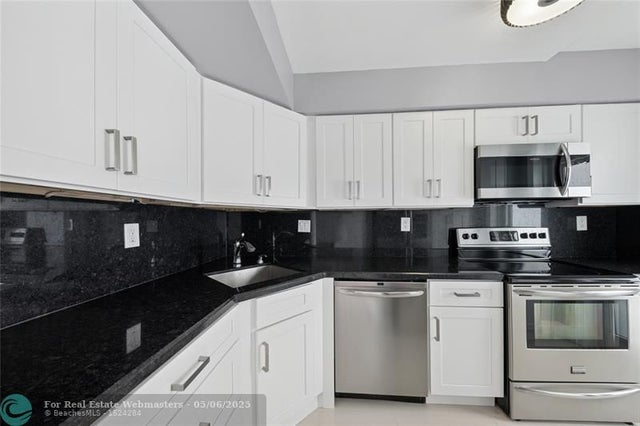 2 of 38 - 333 Ne 21st Ave 520, Deerfield Beach, FL