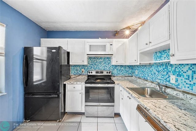 2 of 15 - 2811 Somerset Dr 209, Lauderdale Lakes, FL