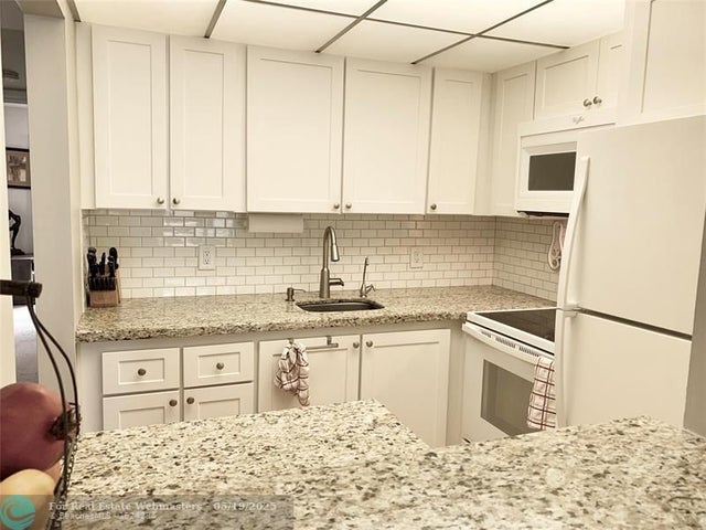 4 of 43 - 16 Newport Crescent A 16a, Deerfield Beach, FL