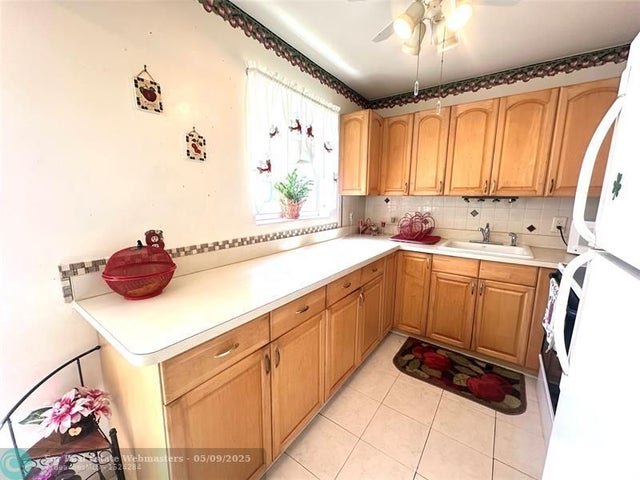 2 of 69 - 84 Markham E 84, Deerfield Beach, FL