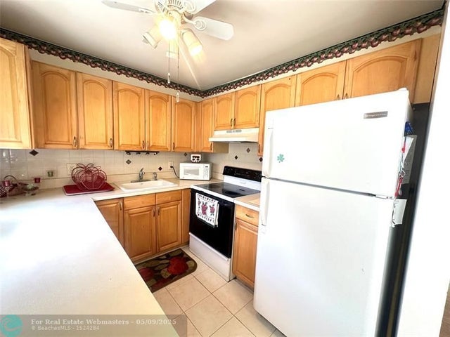 3 of 69 - 84 Markham E 84, Deerfield Beach, FL