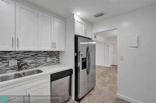 4 of 47 - 4000 N Hills Dr 38, Hollywood, FL