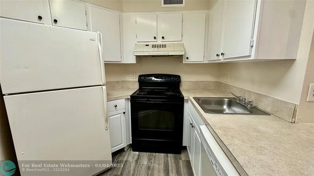 4 of 19 - 211 Lake Pointe Dr 110, Oakland Park, FL