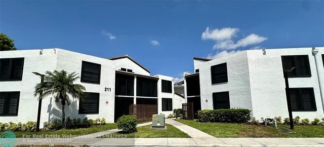 5 of 19 - 211 Lake Pointe Dr 110, Oakland Park, FL