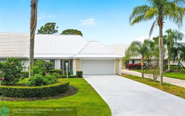 1 of 35 - 2928 Se Fairway 18, Stuart, FL