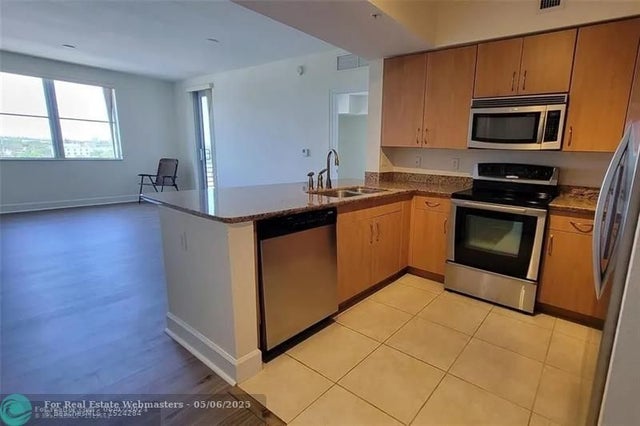 1 of 38 - 1830 Radius Dr 807, Hollywood, FL