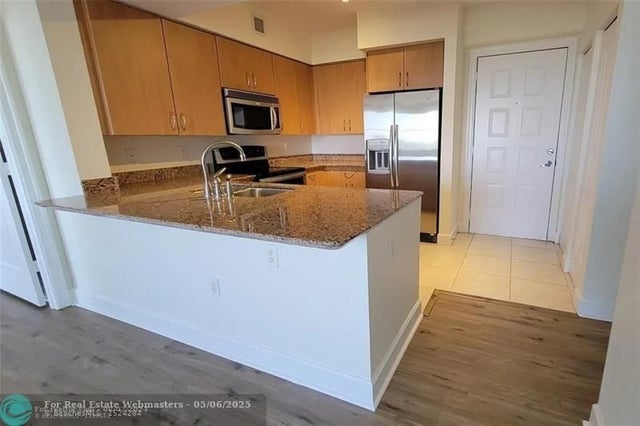 2 of 38 - 1830 Radius Dr 807, Hollywood, FL