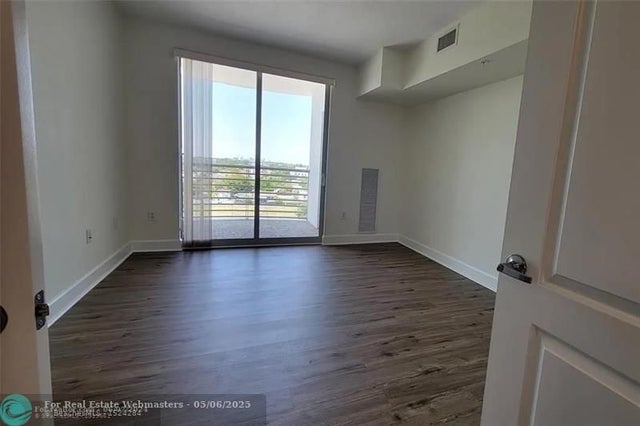 5 of 38 - 1830 Radius Dr 807, Hollywood, FL