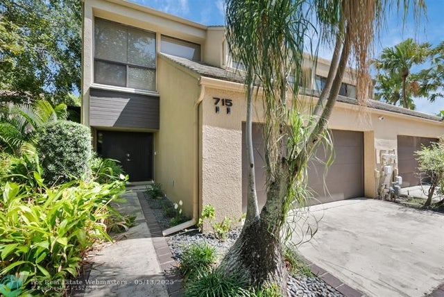 3 of 44 - 715 Saint Albans Dr, Boca Raton, FL