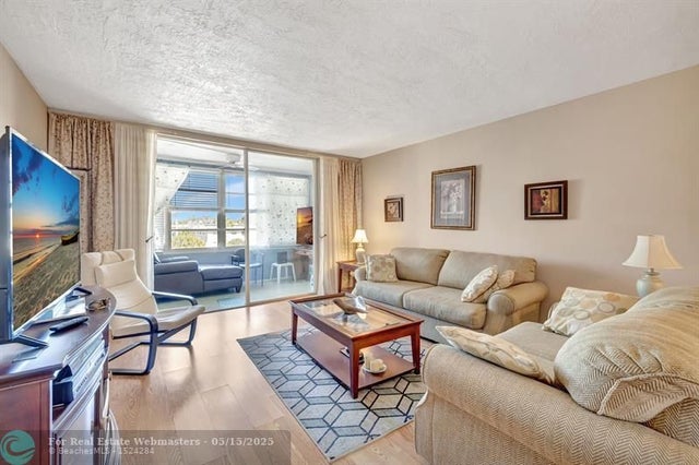3 of 33 - 2841 Somerset Dr 318, Lauderdale Lakes, FL