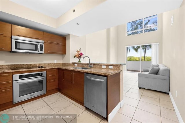 1 of 33 - 2641 N Flamingo Rd Th7, Sunrise, FL