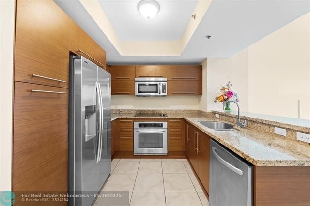 2 of 33 - 2641 N Flamingo Rd Th7, Sunrise, FL