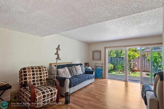 4 of 28 - 2701 N 34th Ave 1-a, Hollywood, FL