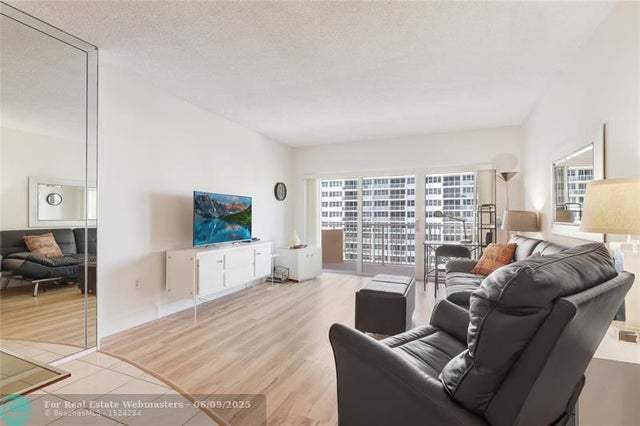 5 of 37 - 1980 S Ocean 10c, Hallandale, FL